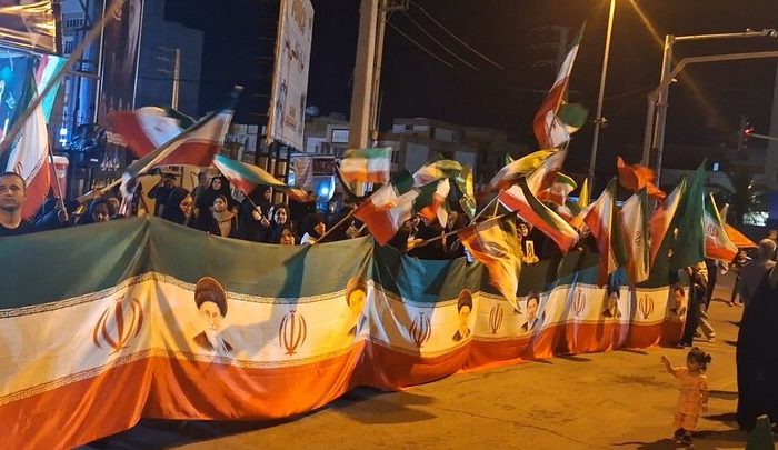 رقص پرچم اقتدار بر دستان میدان داران گناوه ای