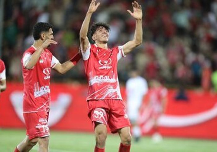 مدافع پرسپولیس لگد به بخت خود زد