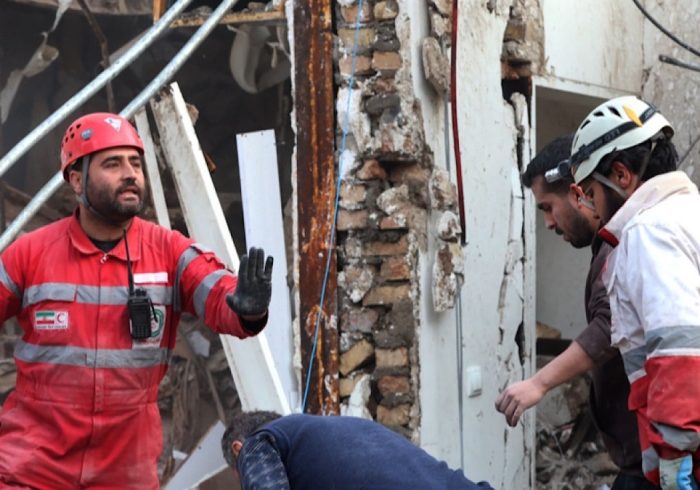 نجات ۴۱۰ نفر از زیرآوار در تهران/ آتش نشانی خبر داد