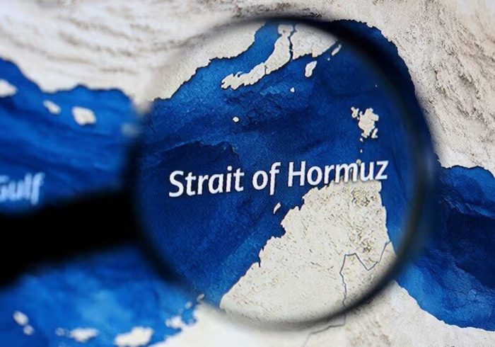 هر کشوری ایران را تحریم کند اجازه عبور از تنگه را ندارد