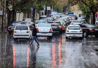 هشدار جدی به پایتخت نشینان/ لغزندگی بیشتر خیابان‌های تهران در پی بارش باران