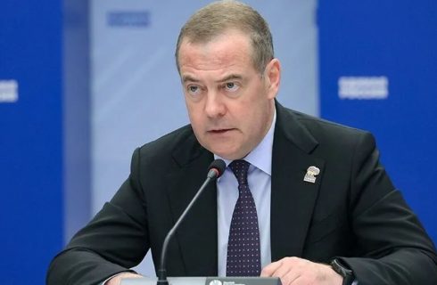 واکنش مدودف به اظهارات ترامپ درباره نفت ایران