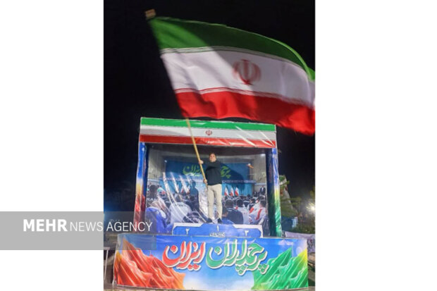 «پرچم» ایران در دست قهرمانان و مدال‌آوران