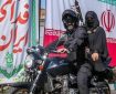 یک تصویر متفاوت/ بانوی مسلح روی موتور در میادین تهران + عکس