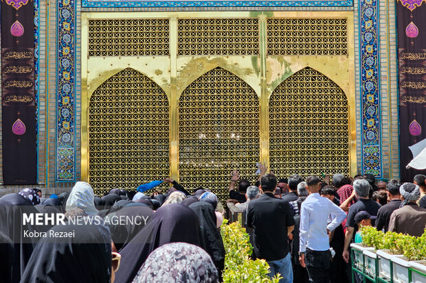 آماده‌سازی فضای حرم مطهر امام رضا(ع) به مناسبت فرارسیدن دهه ولایت 