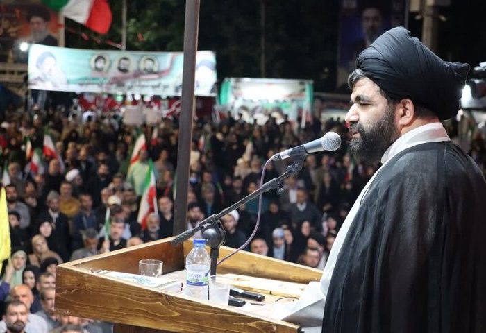 اجتماعات شبانه فریاد «مرگ بر آمریکا» را به جهان مخابره می کند