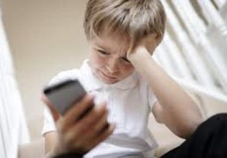 از هر ۶ نوجوان، یک نفر قربانی آزارهای جنسی آنلاین است!
