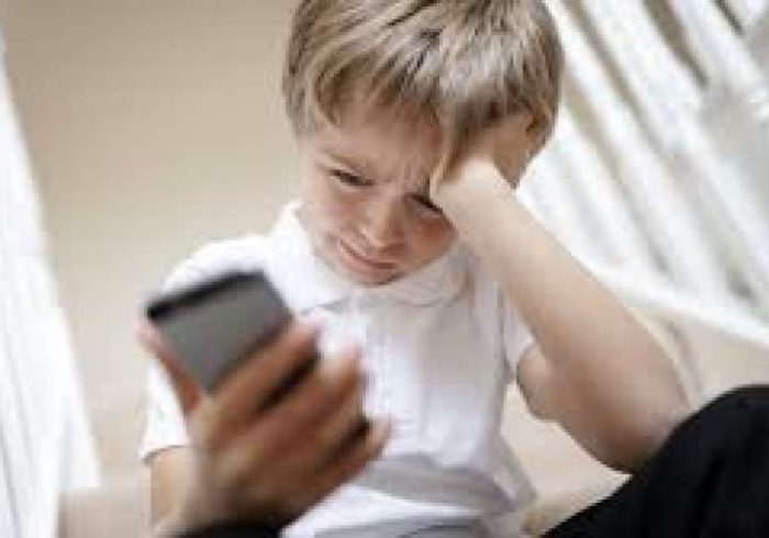 از هر ۶ نوجوان، یک نفر قربانی آزارهای جنسی آنلاین است!