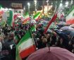 استقبال از خانواده شهدای دانش آموز میناب در تجمع شبانه مردم شهر رشت