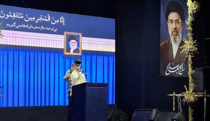 اقتدار ملی و وحدت زیر پرچم عامل شکست توطئه‌ها است