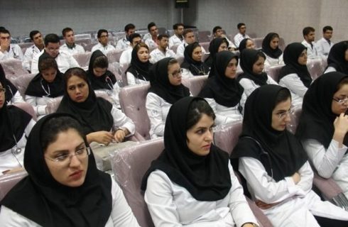 امتحانات پایان ترم این دسته از دانشجویان حضوری برگزار می‌شود