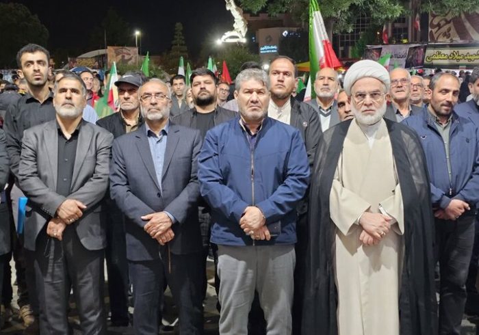 تجمع شبانه سنندجی‌ها در حمایت از وطن
