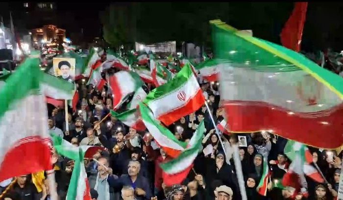 حضور شبانه مردم مینودشت ادامه دارد؛ خیابان‌ها در اختیار شهروندان