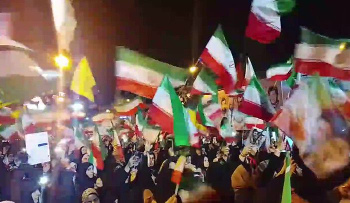 خیابان‌های فامنین صحنه ایستادگی مردم برای وطن