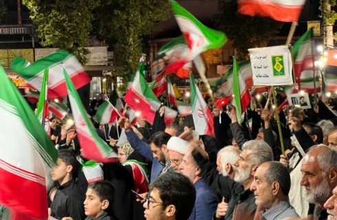 راهپیمایی شبانه و باشکوه فومنی ها در دفاع از وطن راهپیمایی شبانه و باشکوه فومنی ها در دفاع از وطن