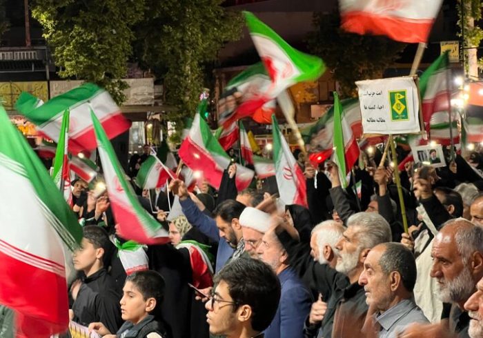 راهپیمایی شبانه و باشکوه فومنی ها در دفاع از وطن