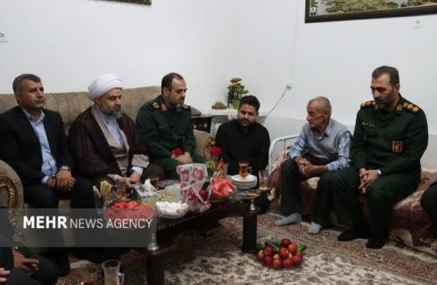 سردار دامغانی: خانواده‌های شهدا با ایثار انقلاب را ماندگار کرده‌اند