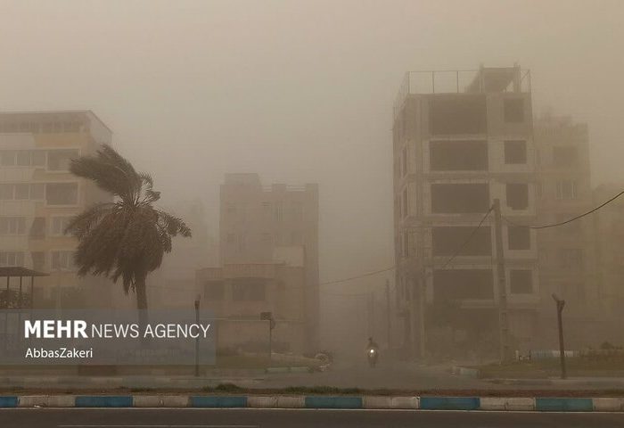شیشه‌فروش: اصفهان تا دوشنبه درگیر گرد و خاک است