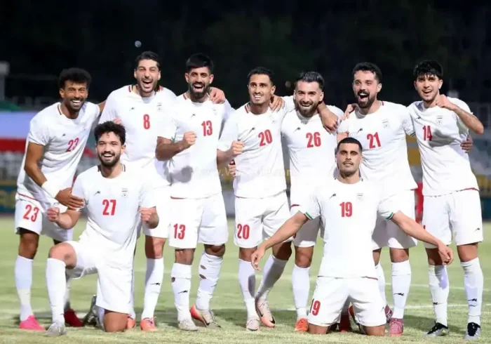 طرح جالب دیوارنگار میدان انقلاب همزمان با بدرقه تیم ملی به جام جهانی+ عکس