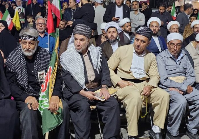 طلاب و روحانیون سنندجی ازحضور وحدت آفرین مردم در تجمعات شبانه می‌گویند