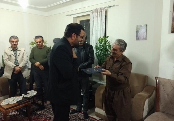 عیادت مدیرکل فرهنگ و ارشاد اسلامی کردستان از شاعر و نویسنده سنندجی