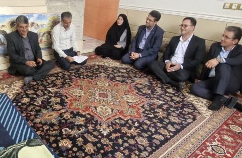 فرماندارتنگستان: مشکلات خانواده‌های تحت حمایت کمیته امداد رفع شود