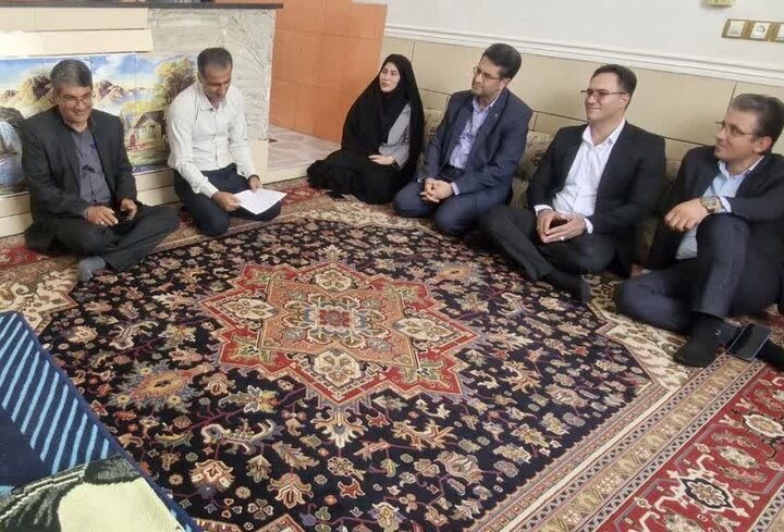 فرماندارتنگستان: مشکلات خانواده‌های تحت حمایت کمیته امداد رفع شود