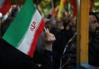 مردم ارومیه همچنان تمام قد پای انقلاب و رهبری ایستاده اند مردم ارومیه همچنان تمام قد پای انقلاب و رهبری ایستاده اند