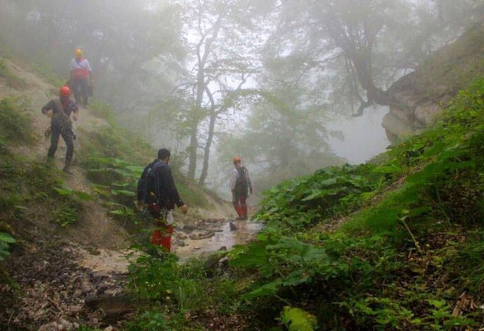 نجات ۲ بانوی طبیعت‌گرد در ارتفاعات دیزباد 