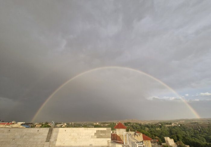 نمایی زیبا از پدیده رنگین کمان در آسمان شهر شاندیز