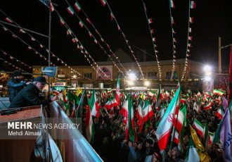 هفتاد و هفتمین شب حضور باشکوه زنجانی‌ها در میدان دفاع از حریم وطن
