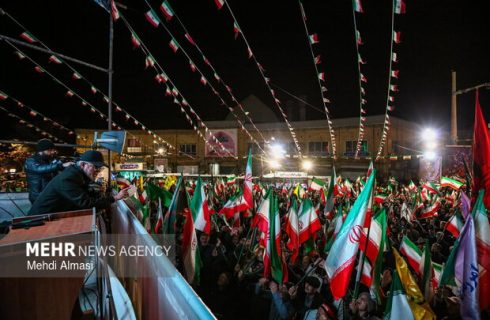 هفتاد و هفتمین شب حضور باشکوه زنجانی‌ها در میدان دفاع از حریم وطن