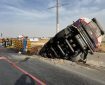 واژگونی تریلر حامل بنزین در جاده پالایشگاه اصفهان؛ حادثه تحت کنترل است