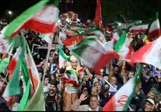 پرچم‌داری بروجردی‌ها در شب هفتاد و چهارم