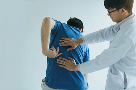 چه چیزی باعث نورالژی بین دنده ای می شود؟