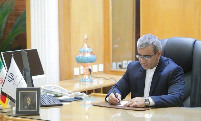 کارگران ایرانی در خط مقدم جهاد اقتصادی ایستاده‌اند