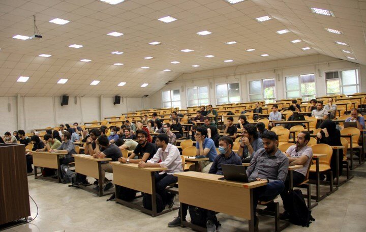 کلاس‌های تحصیلات تکمیلی دانشگاه تهران حضوری شد؛ کارشناسی همچنان مجازی