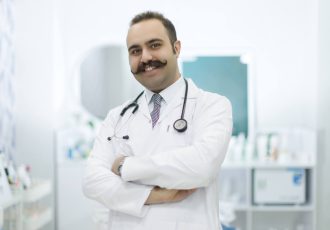 دکتر سعید قزلباش؛ دروغ بزرگ جوانسازی و فریب زیباجویان
