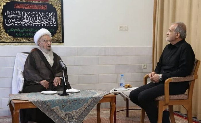 آیت الله مکام شیرازی:حفظ جایگاه رهبری و اقتدار دربرابر دشمن ضروری است