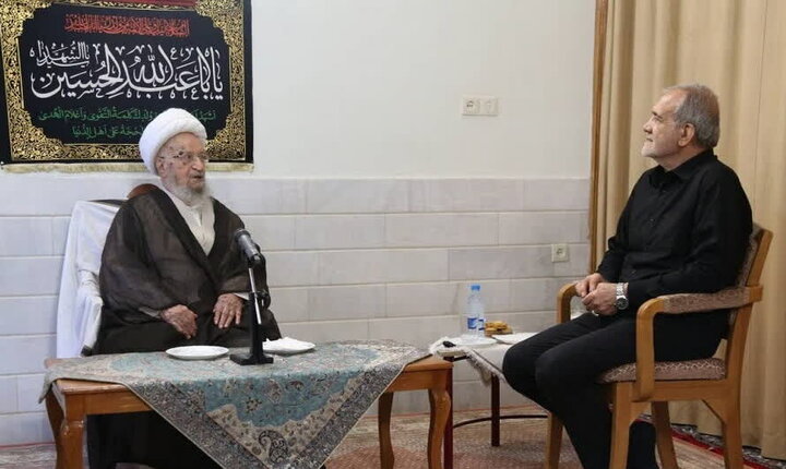 آیت الله مکام شیرازی:حفظ جایگاه رهبری و اقتدار دربرابر دشمن ضروری است