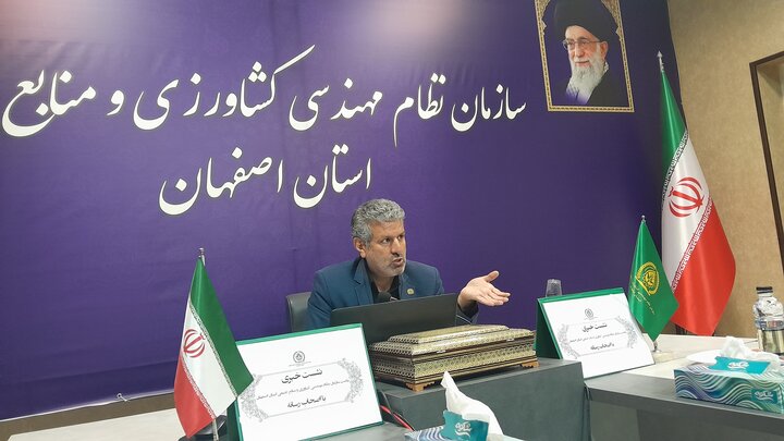 اصفهان با ۱۰ هزار کدQR محصولات گلخانهای را برای صادرات شناسهدار کرد اصفهان با ۱۰ هزار کدQR محصولات گلخانهای را برای صادرات شناسهدار کرد