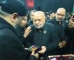 خادم ویژه تعویض پرچم حرم امام حسین (ع) در جمع عزاداران تبریز خادم ویژه تعویض پرچم حرم امام حسین (ع) در جمع عزاداران تبریز