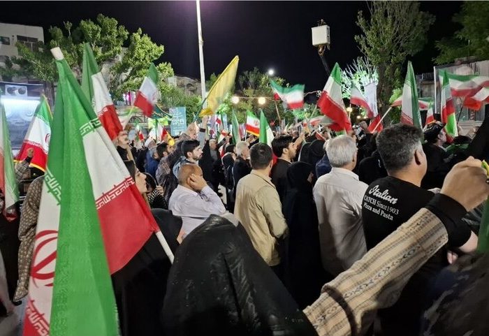 خیابان‌های تویسرکان صحنه نمایشِ «ایستادگی»
