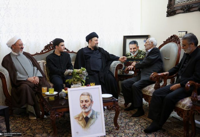 دیدار حجت الاسلام سید حسن خمینی با خانواده شهید سپهبد موسوی