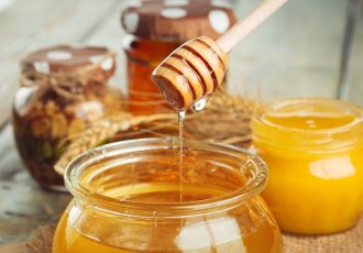 طب سنتی؛ خواص عسل طبیعی و نقش آن در بهبود سلامت عمومی