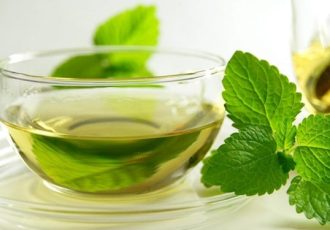 طب سنتی؛ مصرف به‌موقع عرق نعناع و تأثیر آن بر سلامت دستگاه گوارش
