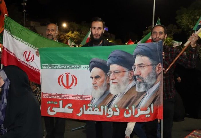 لبیک مردم کرج به رهبری در موج ۱۱۴ تجمعات شبانه