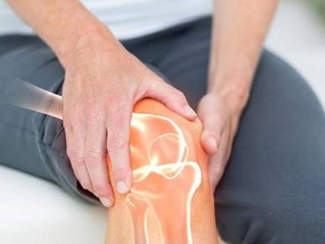 گلوکوزامین چیست؟ بررسی علمی، کاربردها و نقش آن در سلامت مفاصل و غضروف