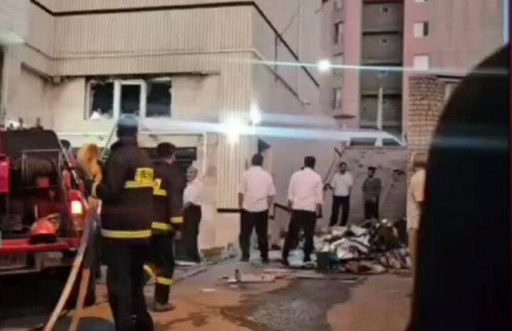 آتش‌سوزی در یک انبار داروخانه محله بهاران سنندج؛حادثه تلفات جانی نداشت