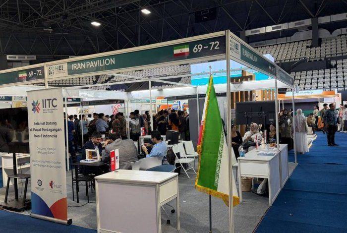 بازدید وزیر دارایی جمهوری اندونزی از پاویون جمهوری اسلامی ایران در نمایشگاه حلال اندونزی